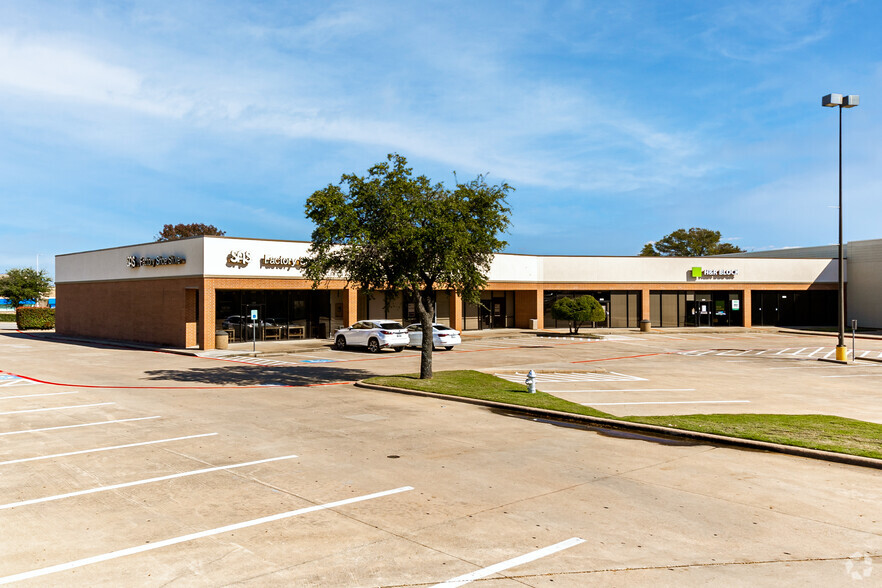 6801-7049 Ridgmar Meadow Rd, Fort Worth, TX for rent - Building Photo - Image 3 of 20