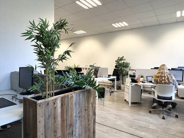 Office in Lyon to rent - Interior Photo - Image 3 of 6