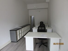 13a-13b Allendale Rd, Greenford to rent Interior Photo- Image 2 of 2