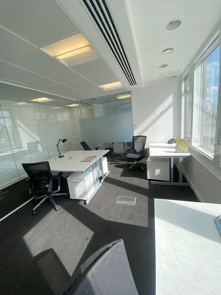 21-30 Millbank, London to rent - Interior Photo - Image 3 of 21