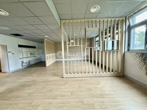 Office in Lyon to rent Building Photo- Image 2 of 9