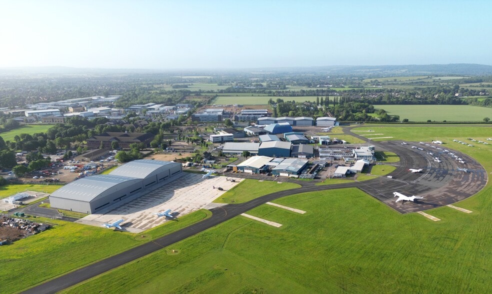 London Oxford Aiport, Kidlington to rent - Aerial - Image 1 of 27