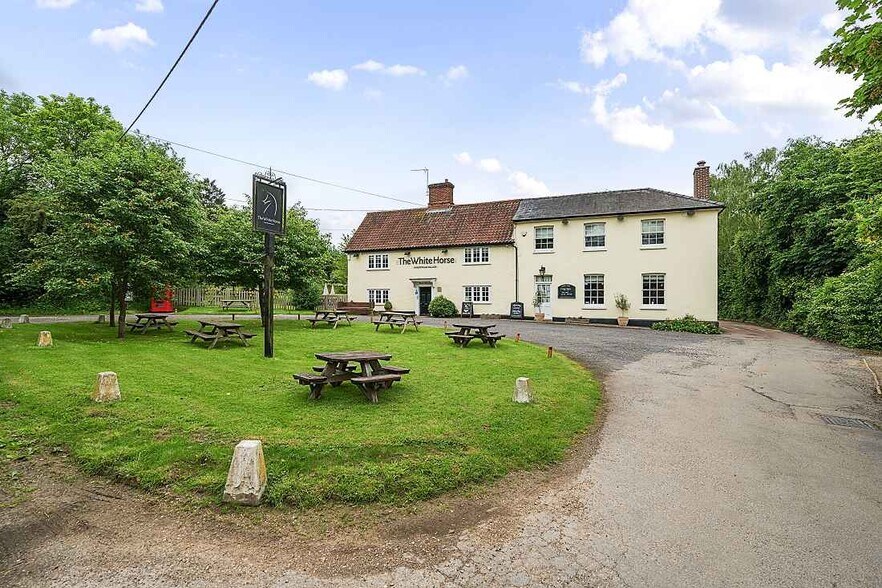 Stonecross Grn, Bury St Edmunds to rent - Building Photo - Image 3 of 9