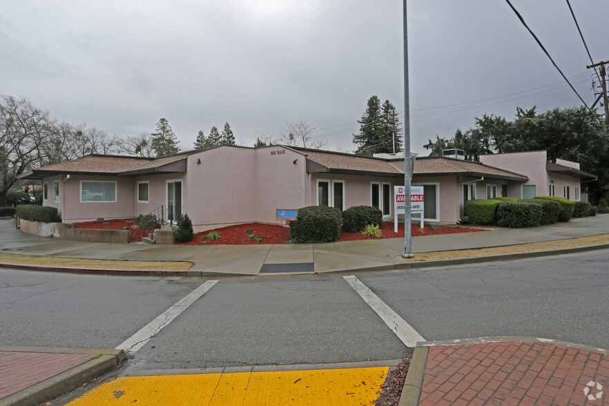 502 Mace Blvd, Davis, CA for rent - Building Photo - Image 3 of 14