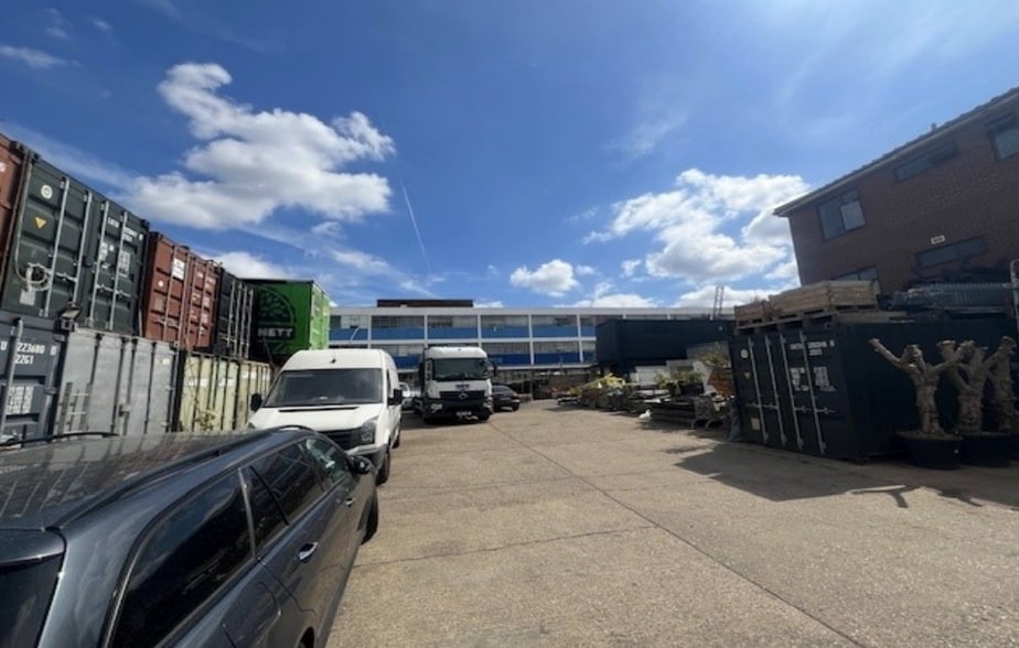 2-10 Markfield Rd, London to rent - Building Photo - Image 3 of 3