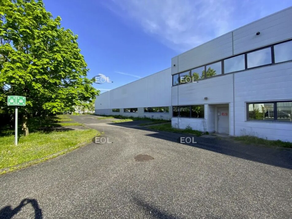 Light Industrial in Lisses to rent Primary Photo- Image 1 of 23