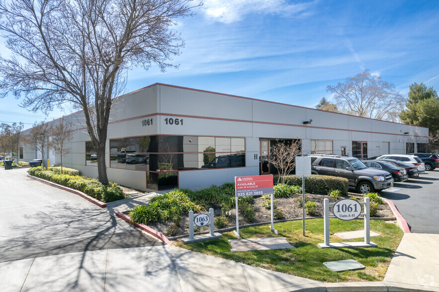 1061 Serpentine Ln, Pleasanton, CA for sale - Building Photo - Image 3 of 5