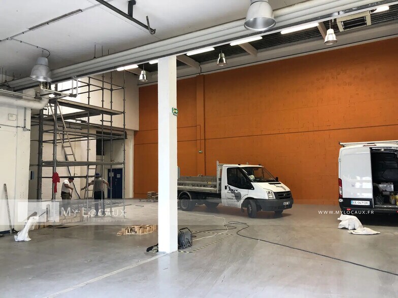 Light Industrial in Gennevilliers to rent - Interior Photo - Image 2 of 6