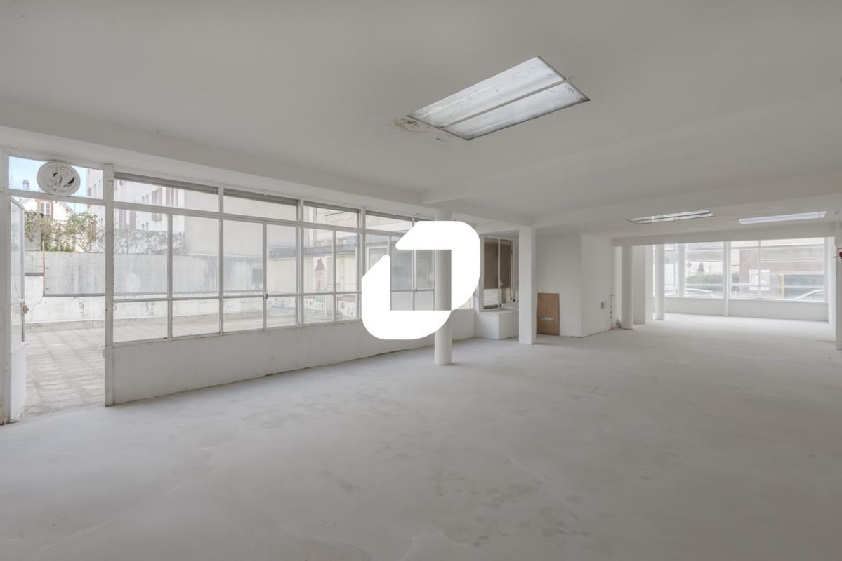 Retail in Le Raincy for sale Building Photo- Image 1 of 7