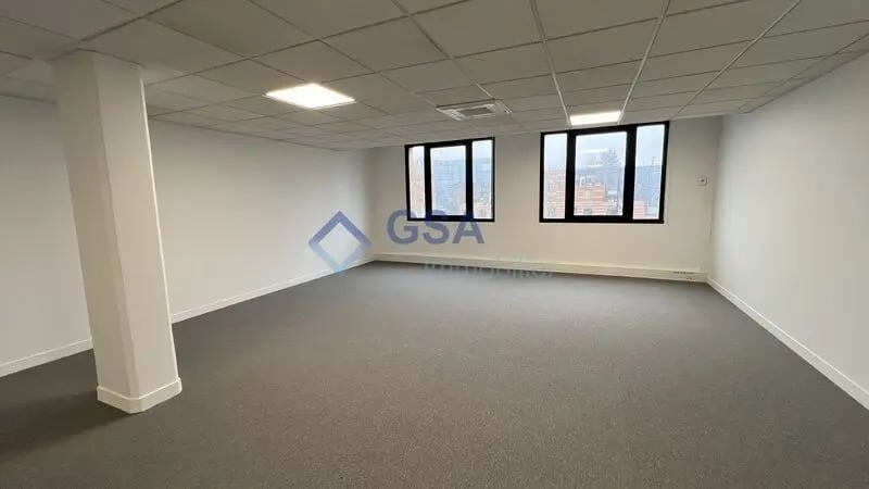 Location Bureaux 58 m² - Photo 1