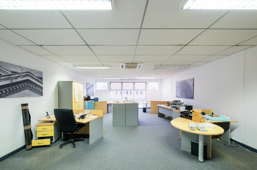 62 Brewery Rd, London for sale - Interior Photo - Image 3 of 9