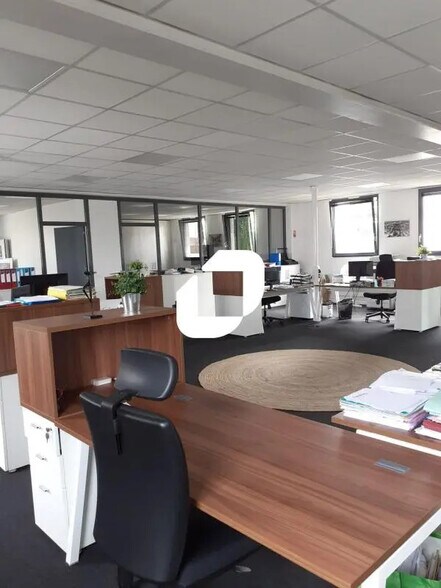 10 Rue De La Distillerie, Villeneuve-d'Ascq to rent - Interior Photo - Image 2 of 3