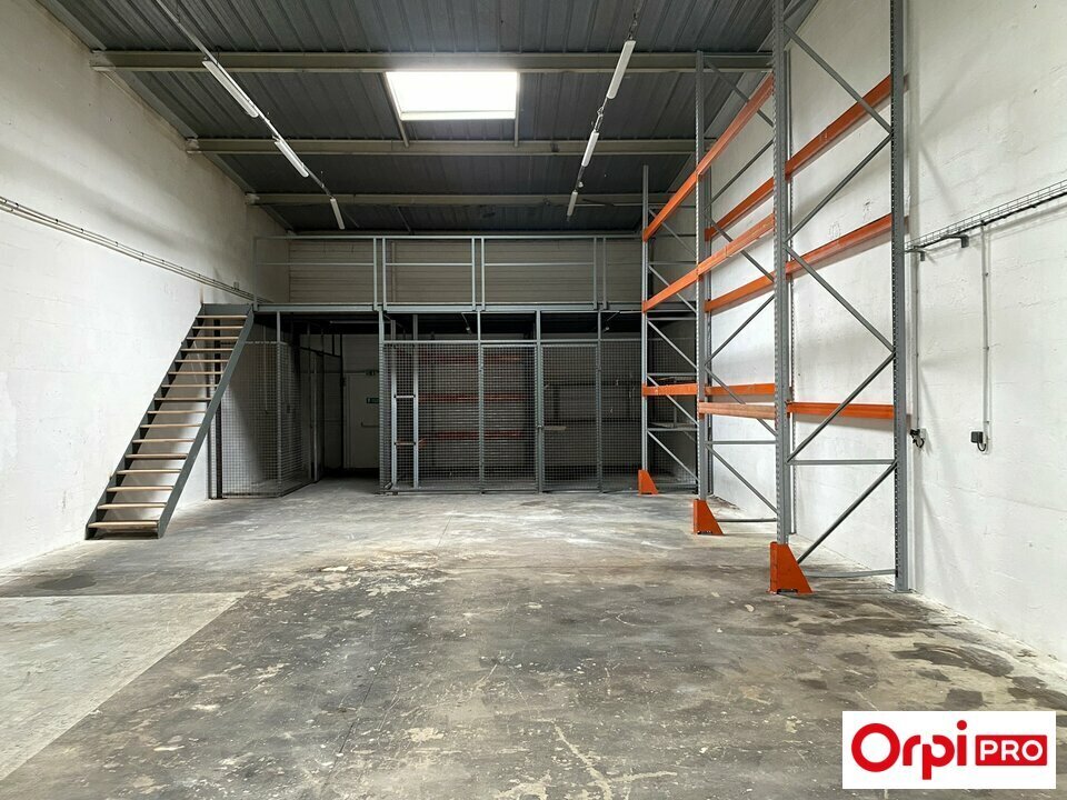 Light Industrial in Chilly-Mazarin to rent Interior Photo- Image 1 of 9