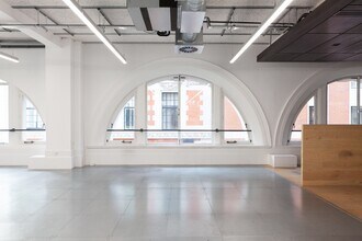 162 Oxford St, London to rent Interior Photo- Image 2 of 5