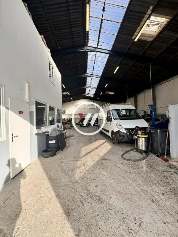 Light Industrial in Persan to rent Interior Photo- Image 1 of 28
