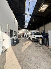 Light Industrial in Persan to rent Interior Photo- Image 1 of 28