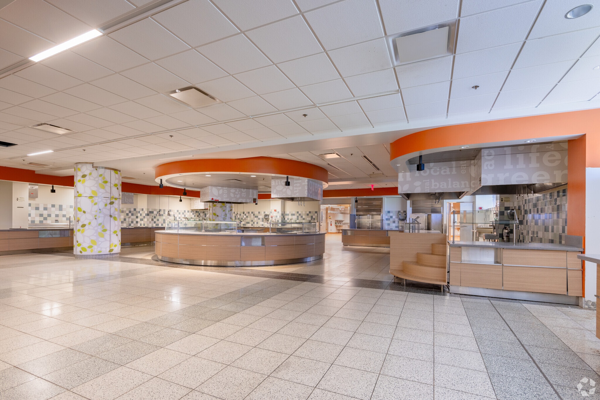 4 Overlook Pt, Lincolnshire, IL to rent Interior Photo- Image 1 of 3