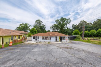 3960 Rockbridge Rd, Stone Mountain, GA for rent Primary Photo- Image 1 of 12