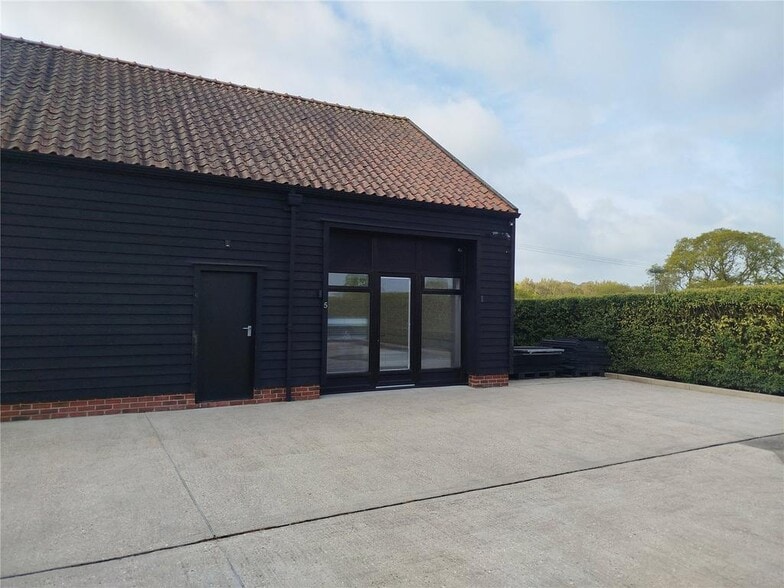 Church Road Ln, Hockley to rent - Building Photo - Image 1 of 6