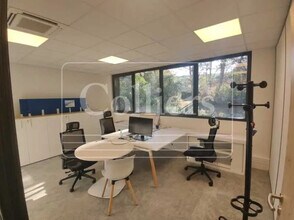 Office in Aix-en-Provence to rent Building Photo- Image 2 of 11