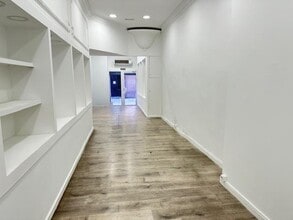 Retail in Manresa, Barcelona to rent Interior Photo- Image 1 of 11