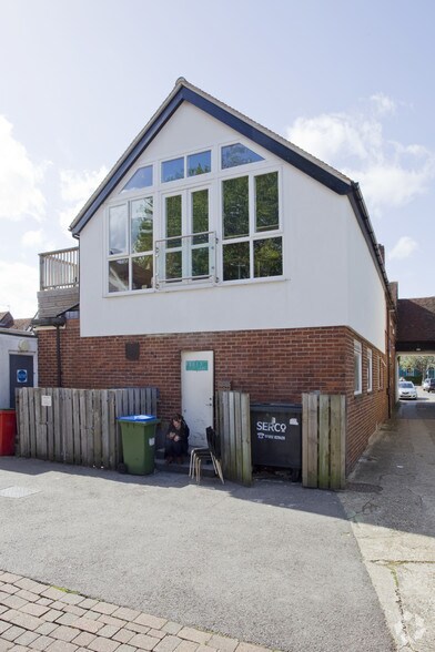 12A The Square, Wickham to rent - Building Photo - Image 2 of 2