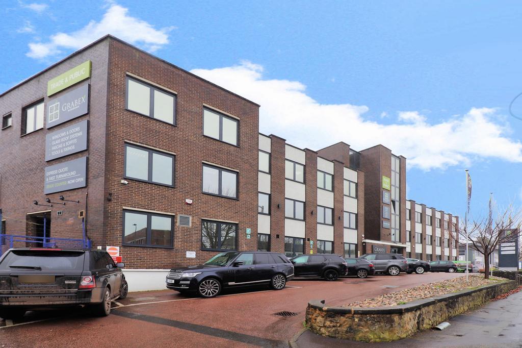 Murray Rd, Orpington to rent Building Photo- Image 1 of 2