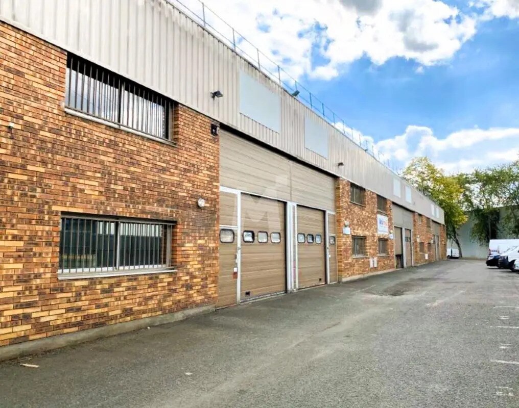 Light Industrial in Lisses to rent Building Photo- Image 1 of 10