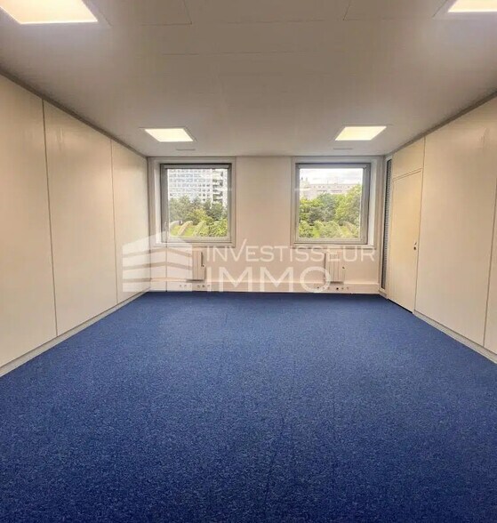Office in Courbevoie to rent - Building Photo - Image 2 of 12