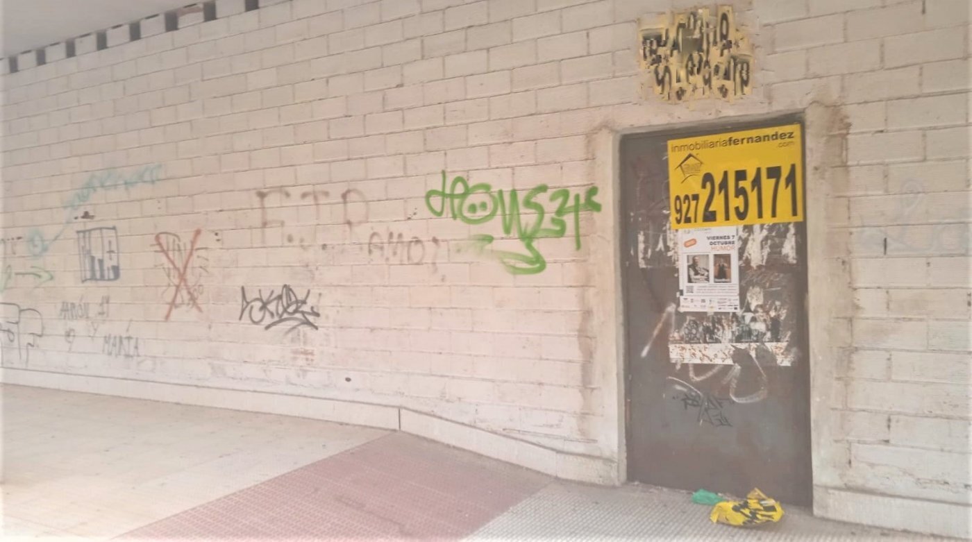 Retail in Cáceres, Cáceres to rent Building Photo- Image 1 of 2