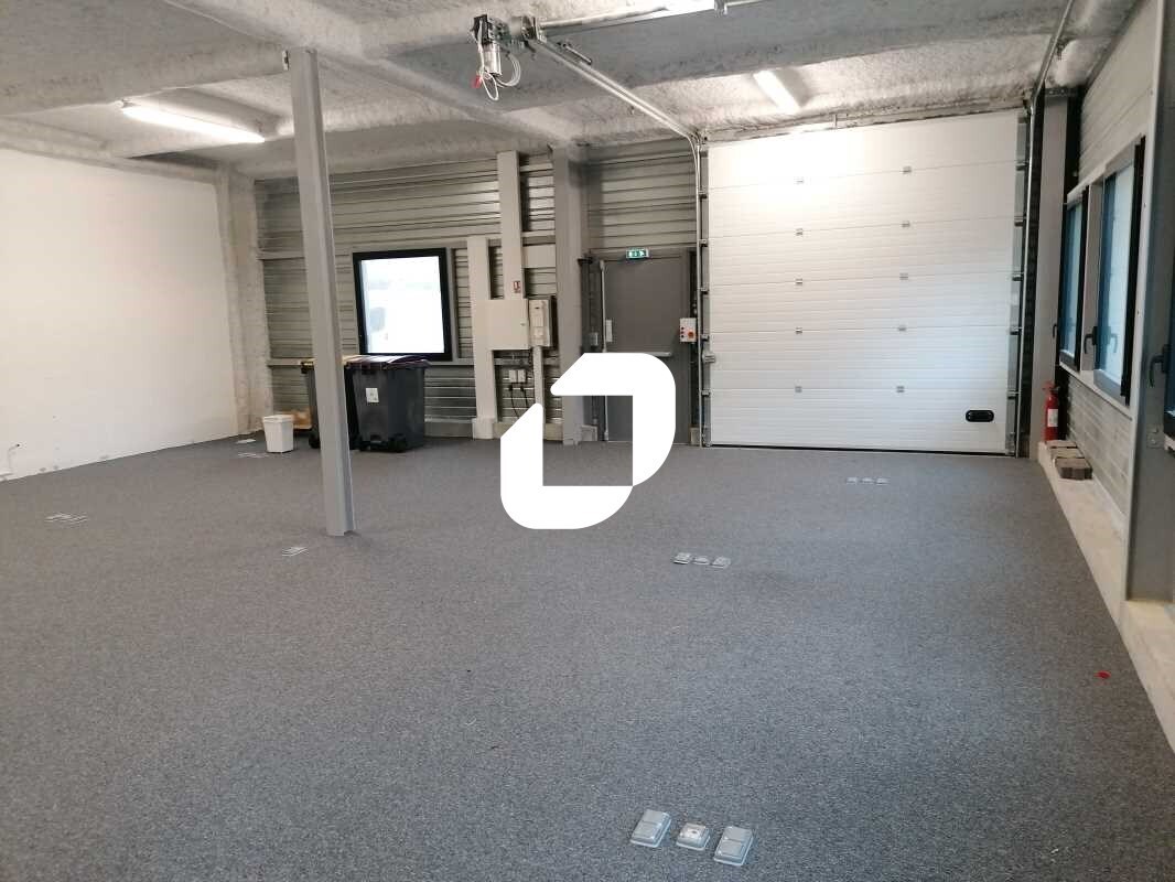 Light Industrial in Saint-Leu-la-Forêt to rent Interior Photo- Image 1 of 10