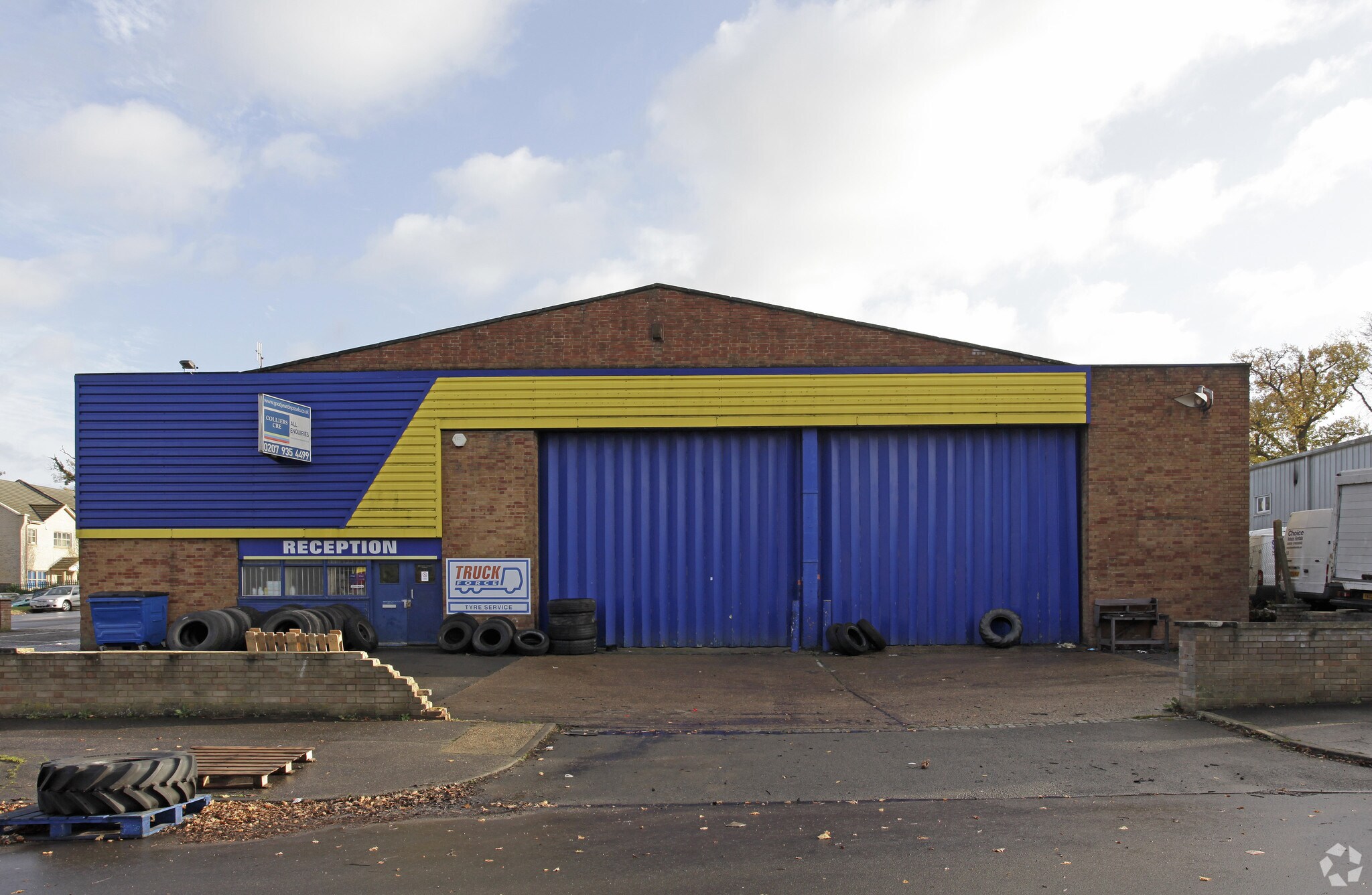 6 Spindle Way, Crawley for sale Primary Photo- Image 1 of 1