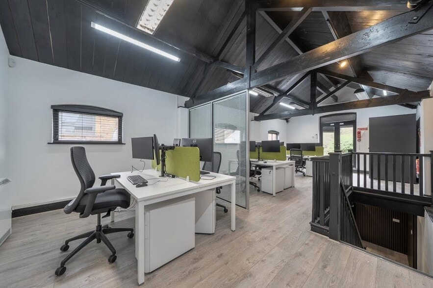 1 Bury Ln, Rickmansworth for sale - Building Photo - Image 2 of 13
