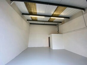 Bedwas House Industrial Estate, Caerphilly for rent Interior Photo- Image 1 of 3