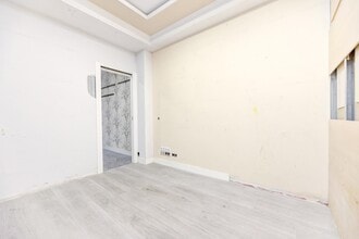 Retail in Madrid, Madrid to rent Interior Photo- Image 2 of 7