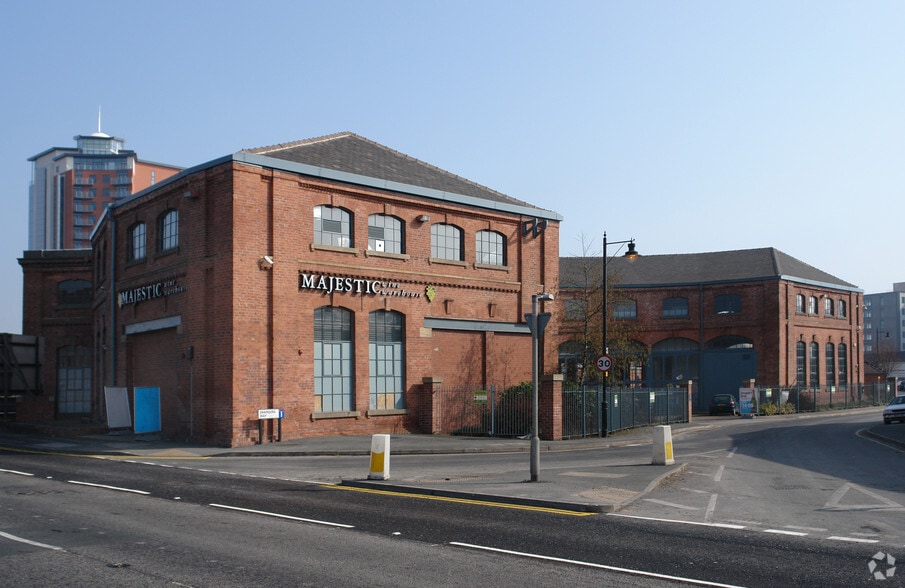 Graingers Way, Leeds to rent - Building Photo - Image 2 of 8