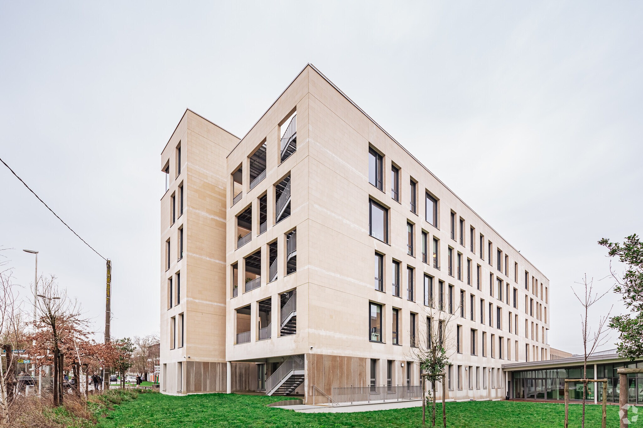 4 Rue Edith Piaf, Saint-Herblain for sale Primary Photo- Image 1 of 36