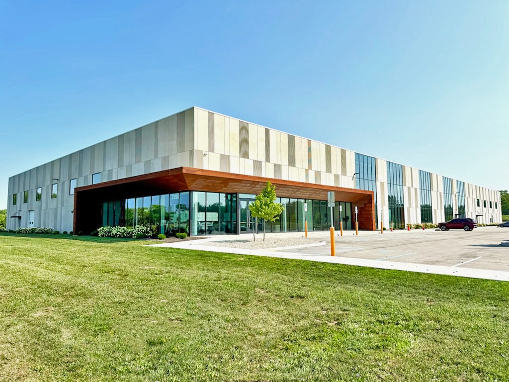 2220 E Bunch Blvd, Muncie, IN for sale Building Photo- Image 1 of 32