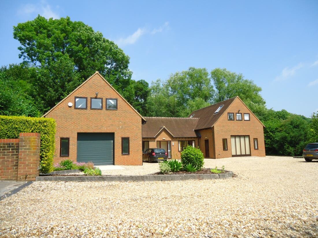 Frog Ln, Basingstoke for sale Primary Photo- Image 1 of 1