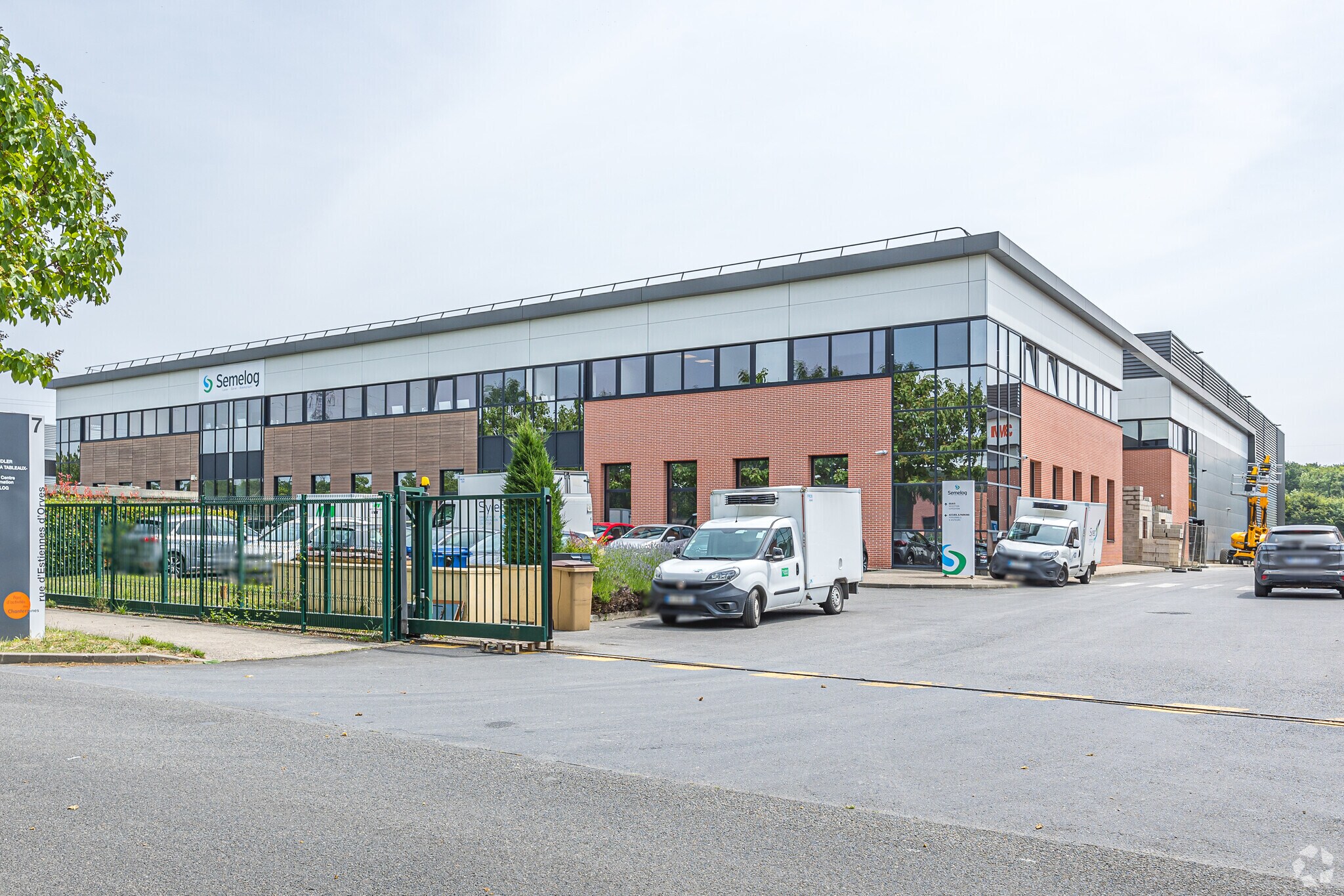 7 Rue Du Commandant D'estienne D'orves, Villeneuve-la-Garenne to rent Primary Photo- Image 1 of 5