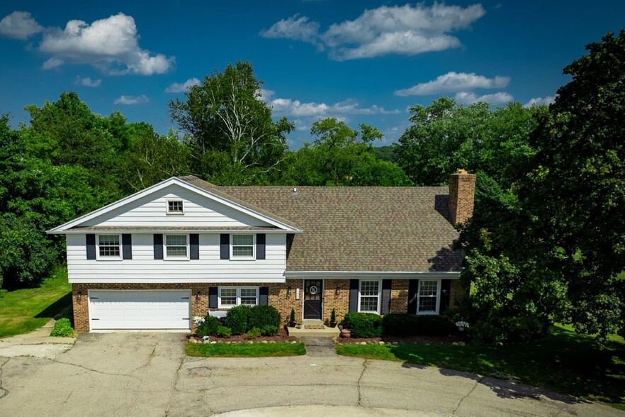 1200 Highway 83, Hartland, WI for sale - Building Photo - Image 3 of 7