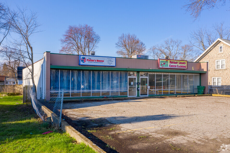 950-954 Ecorse Rd, Ypsilanti, MI for sale - Primary Photo - Image 1 of 1