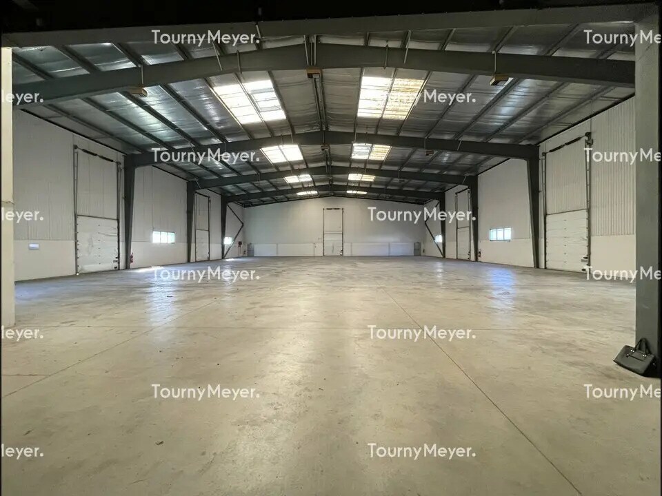 Light Industrial in Mauguio to rent Building Photo- Image 1 of 8