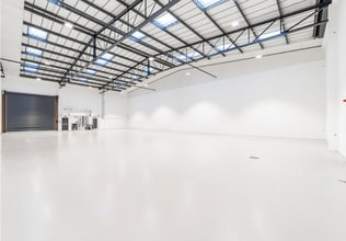 29-35 North Acton Rd, London to rent Interior Photo- Image 2 of 3