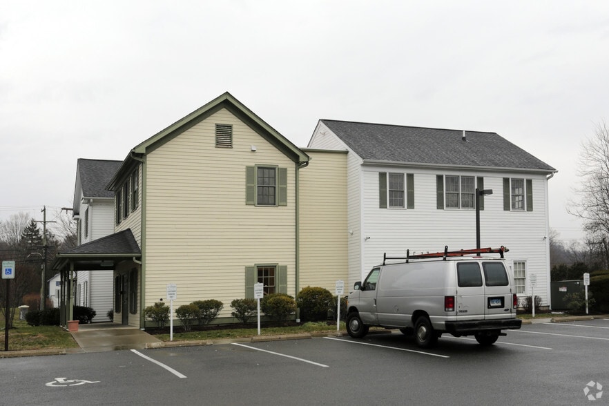 828 Federal Rd, Brookfield, CT to rent - Building Photo - Image 2 of 37