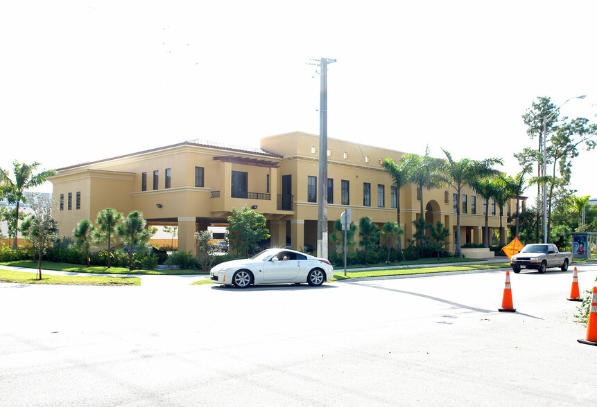 6900 SW 80th St, Miami, FL for rent - Building Photo - Image 2 of 3