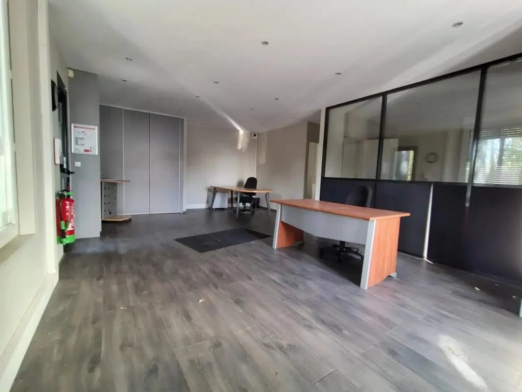 46 Rue Des Broderies, Coignières to rent Interior Photo- Image 1 of 2