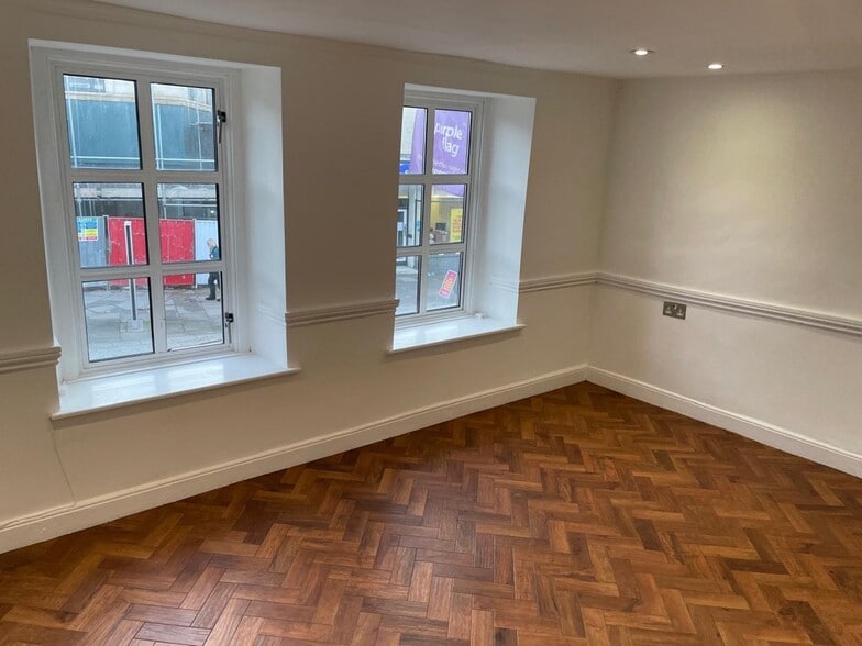 53 Market Pl, Chippenham to rent - Interior Photo - Image 2 of 4