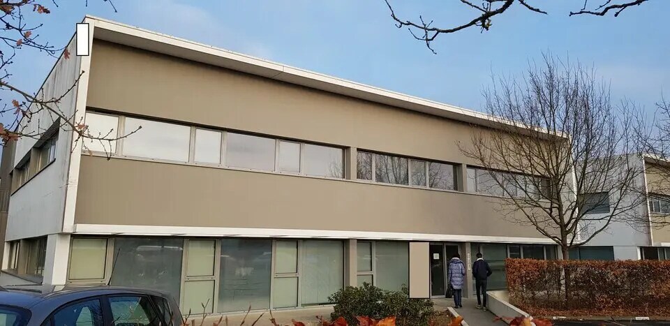 Location Bureaux 92 m² - Photo 1