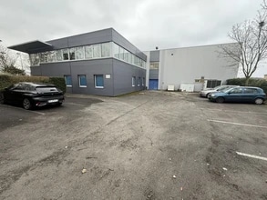 Light Industrial in Le Plessis-Bouchard for sale Building Photo- Image 2 of 15